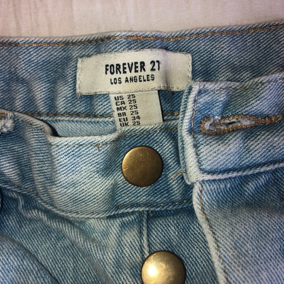 Light denim shorts - Picture 3 of 3